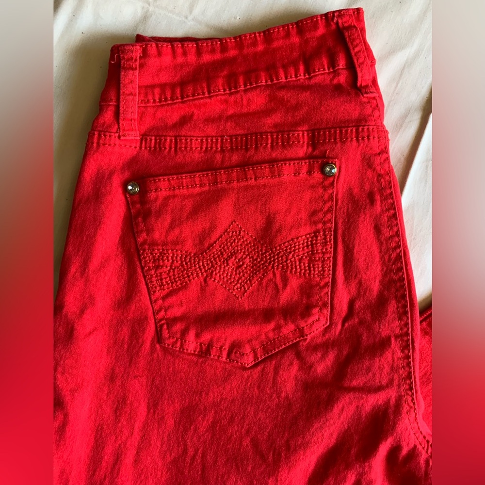 New Directions Red Capris - Picture 2 of 5